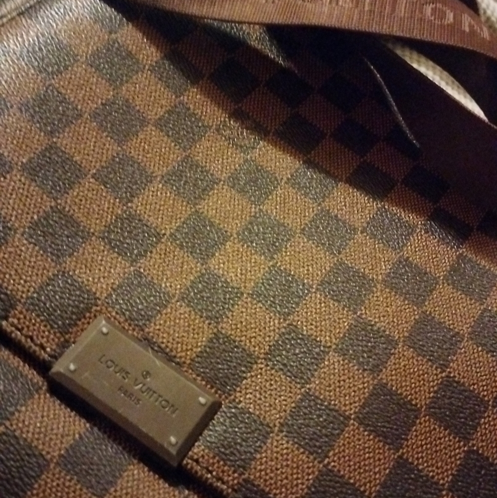 Louis Vuitton Messenger bag